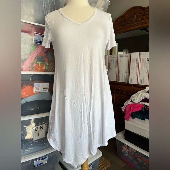 Johnny Dresses & Skirts - White Dress